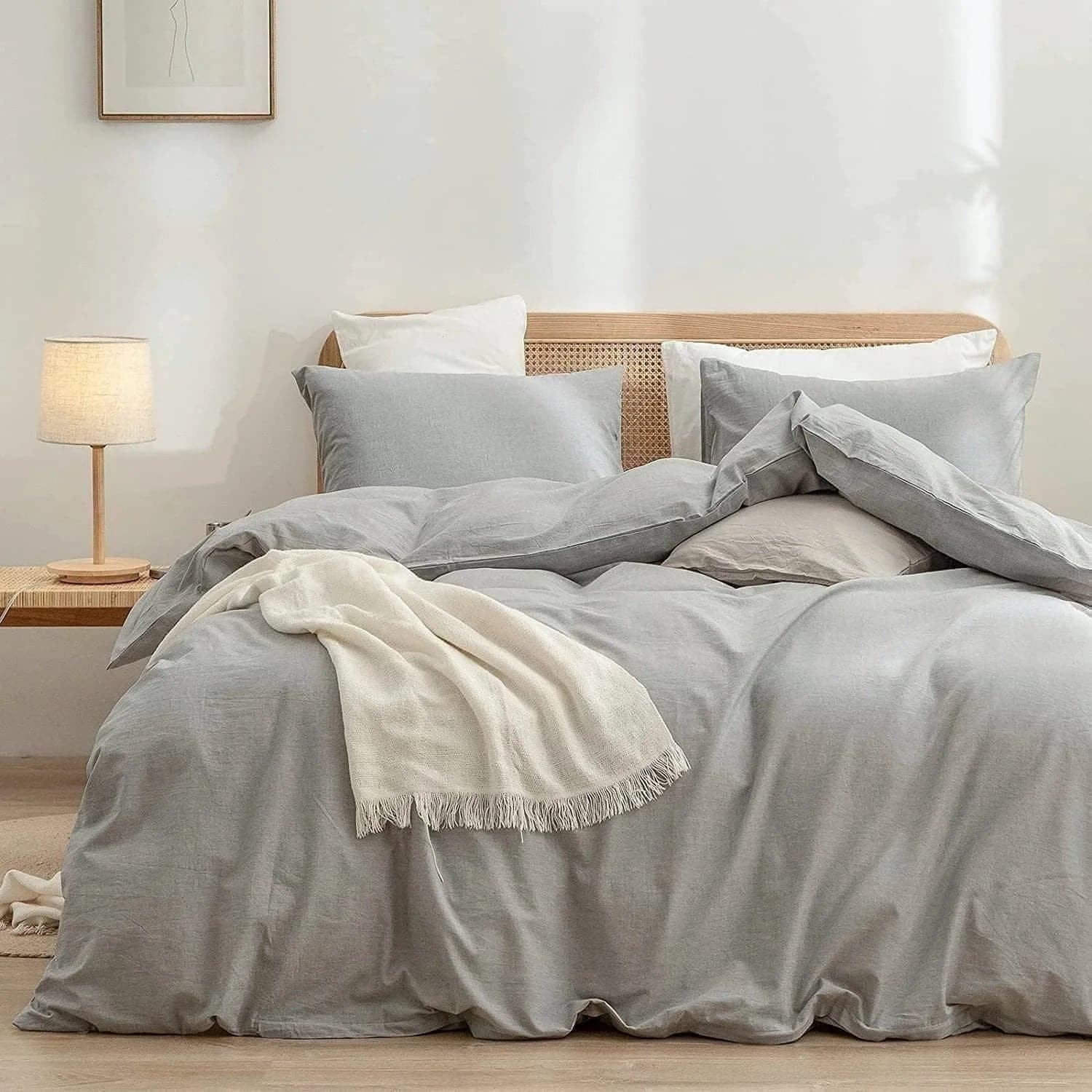 http://maiahomes.com/cdn/shop/products/100percent-cotton-duvet-cover-set-light-gray-maia-homes-1.webp?v=1697252435