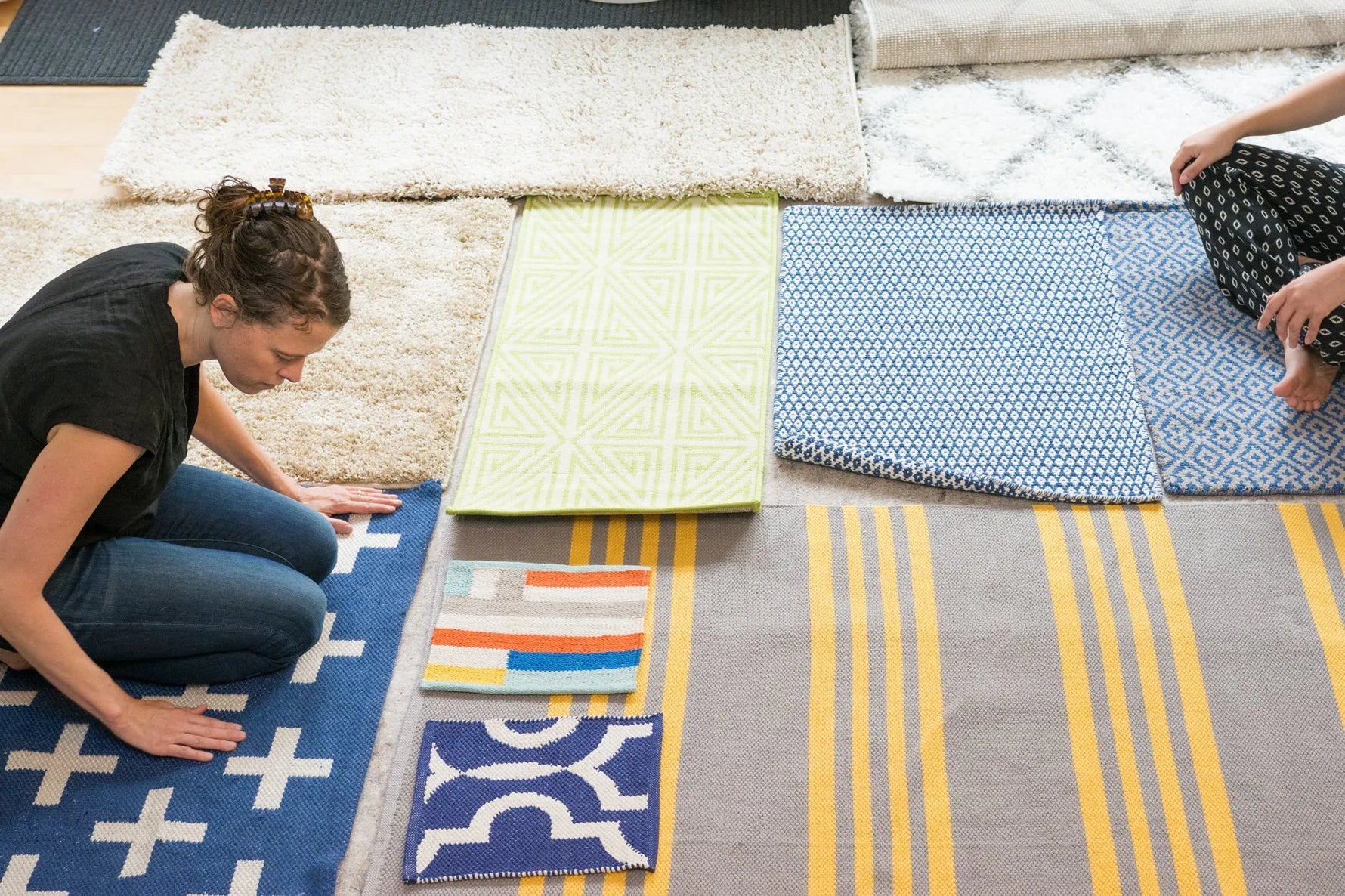 Revolutionize Your Decor: Premium Contemporary Rugs for a Stunning Space - MAIA HOMES