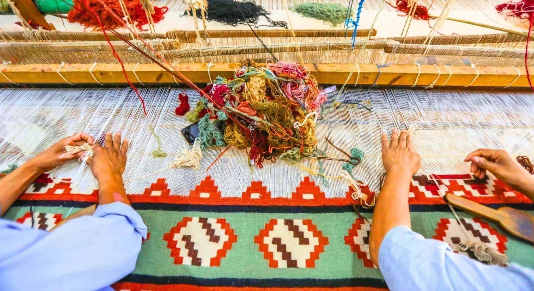 How to Tell if a Rug is Hand Knotted - MAIA HOMES