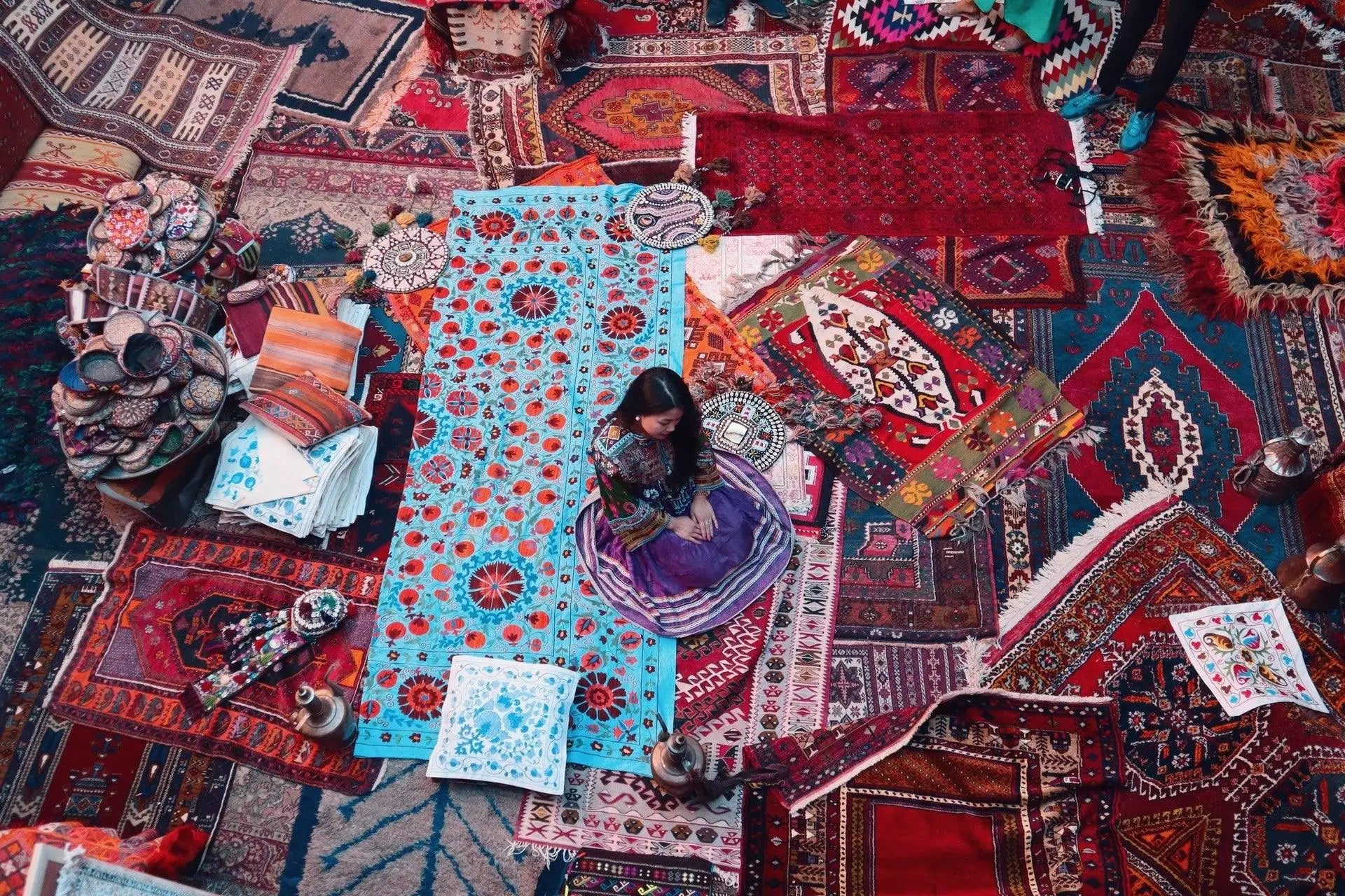 The Difference Between Hand Knotted and Hand Tufted Rugs - MAIA HOMES