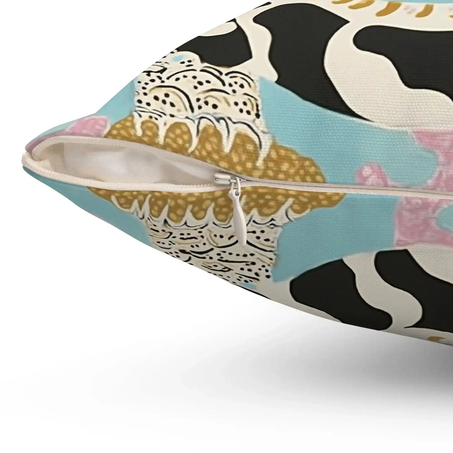 Majestic Tiger Design Throw Pillow