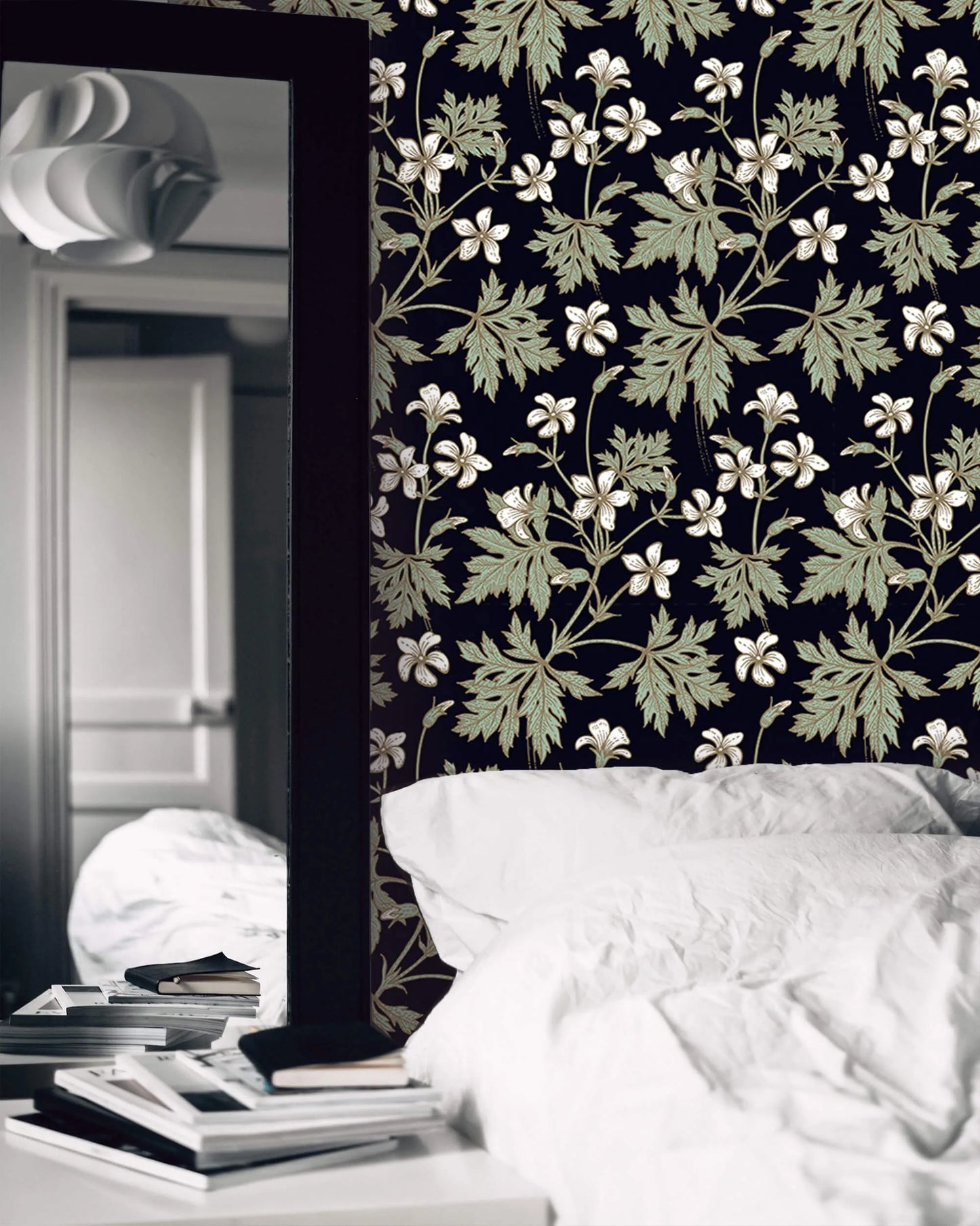 Vintage Floral Noir Wallpaper