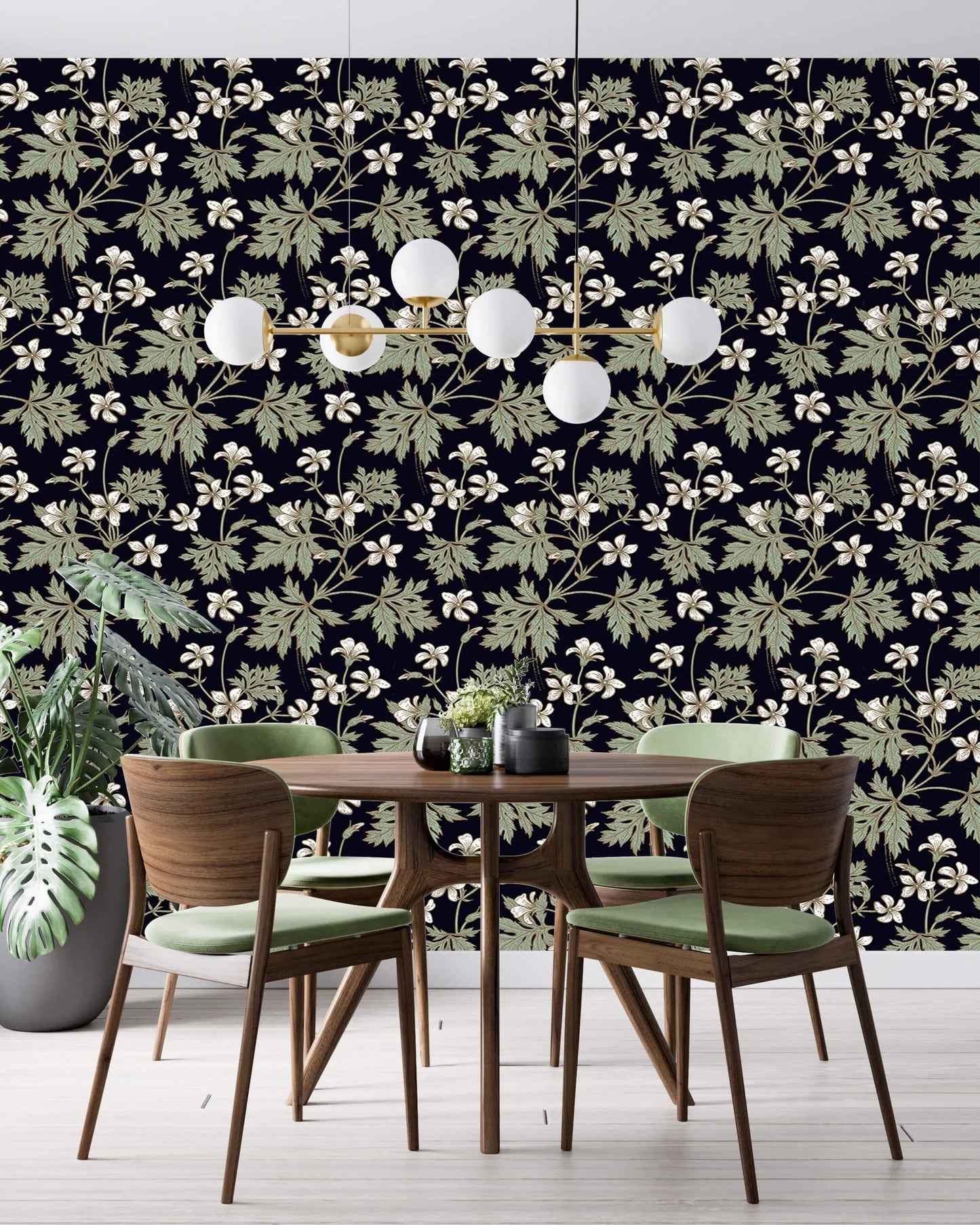 Vintage Floral Noir Wallpaper