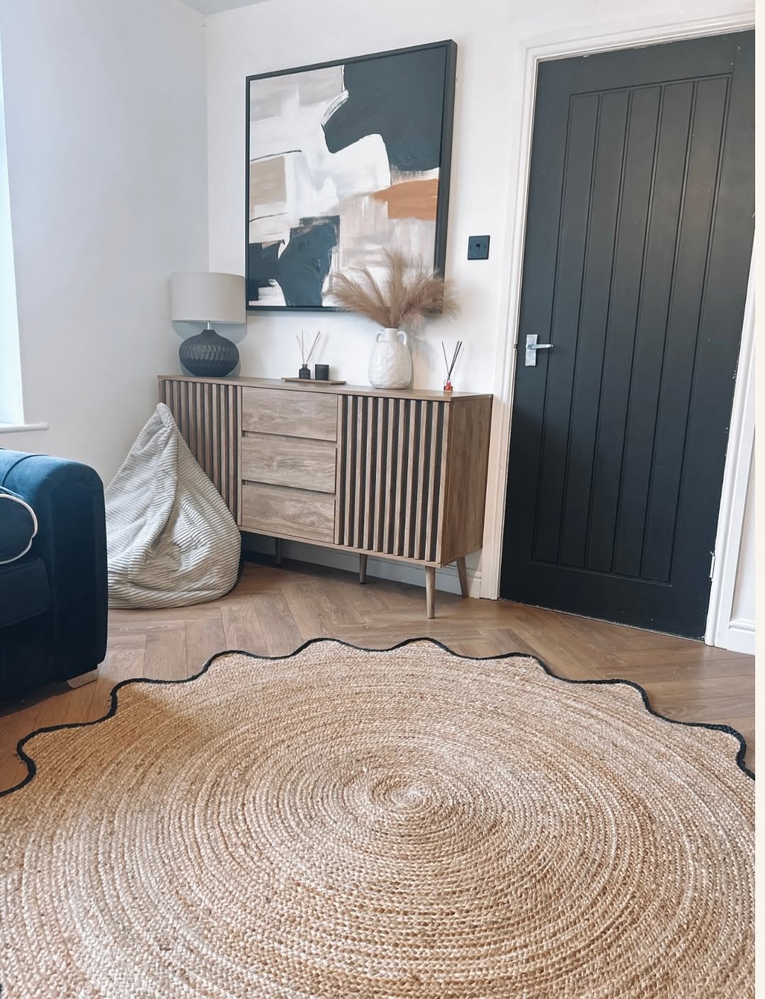 jute round rug in a living room