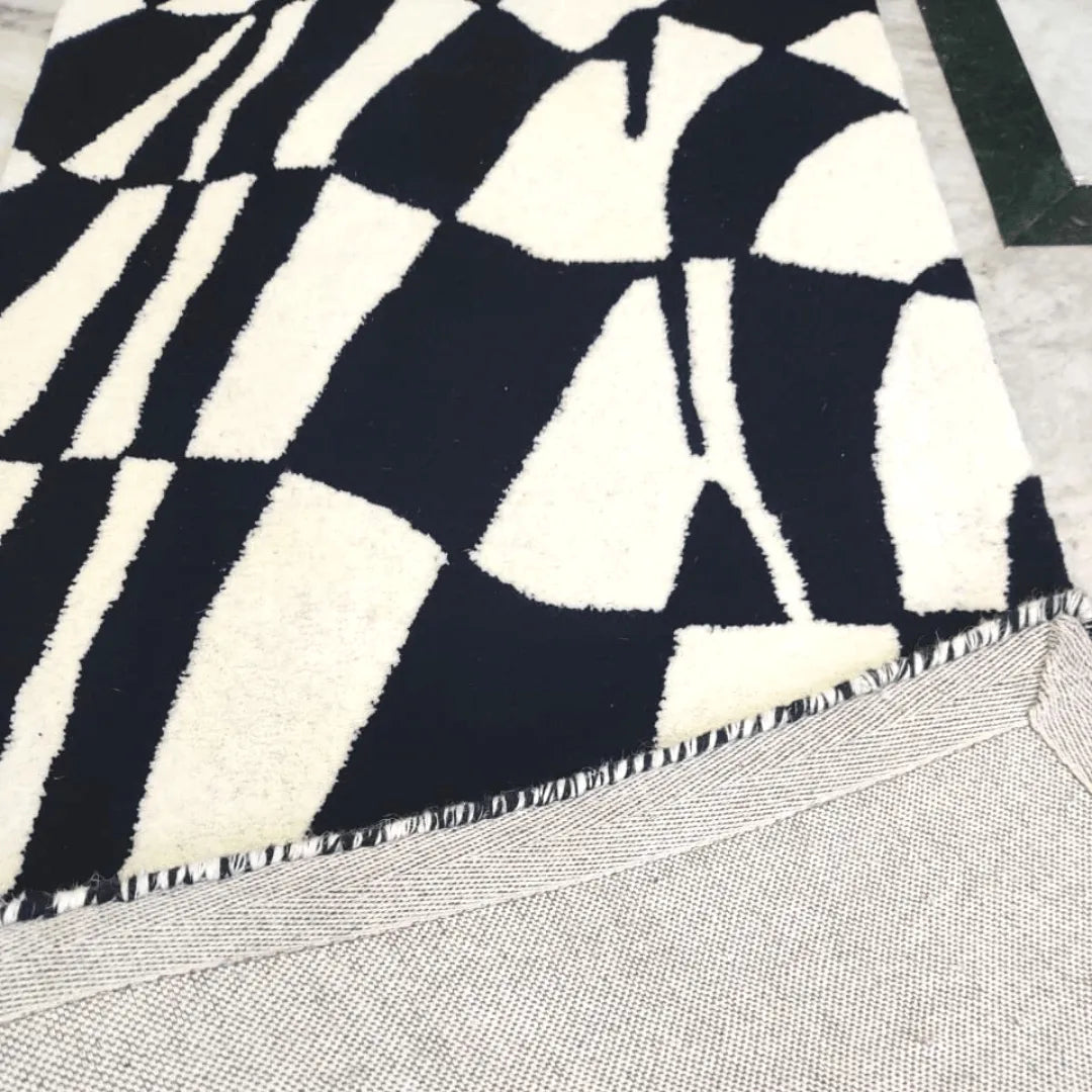 Black and White Abstract Curvy Checker Hand Tufted Wool Rug Runner