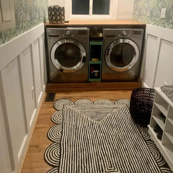 Black and White Scallop Jute Rug