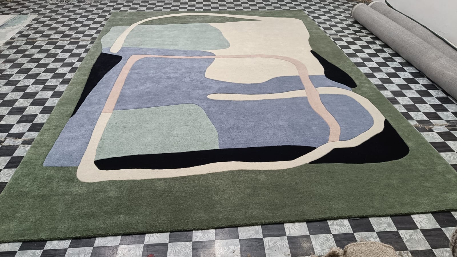 Fluid Shape Mood Hand Tufted Rug