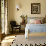 Black Bordered Scallop Jute Rug - White