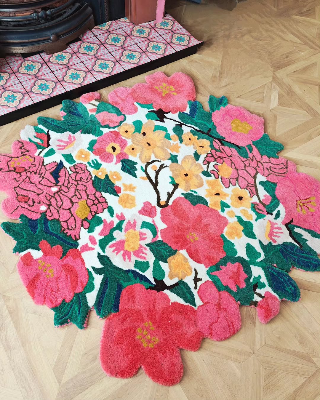 Secret Garden Hand Tufted Round Rug