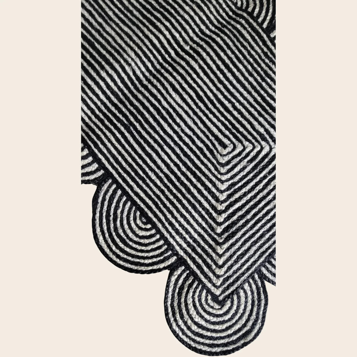 Black and White Scallop Jute Rug