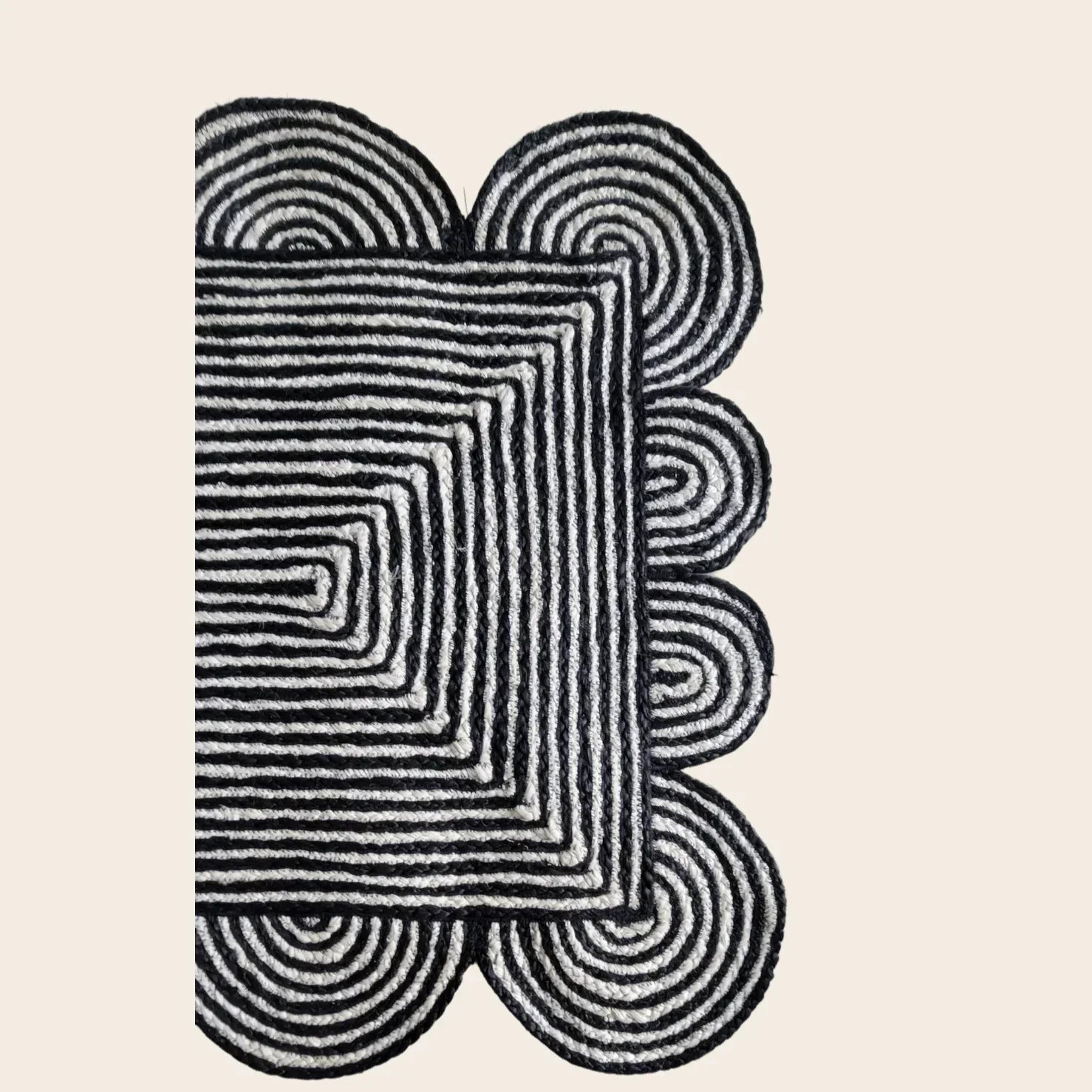 Black and White Scallop Jute Rug