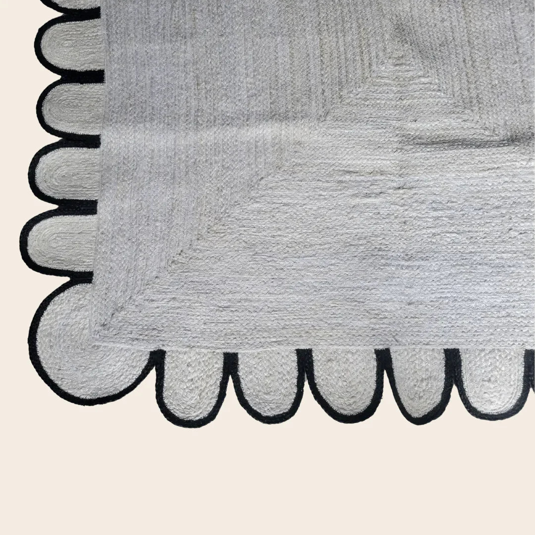 Black and White Scallop Jute Rug
