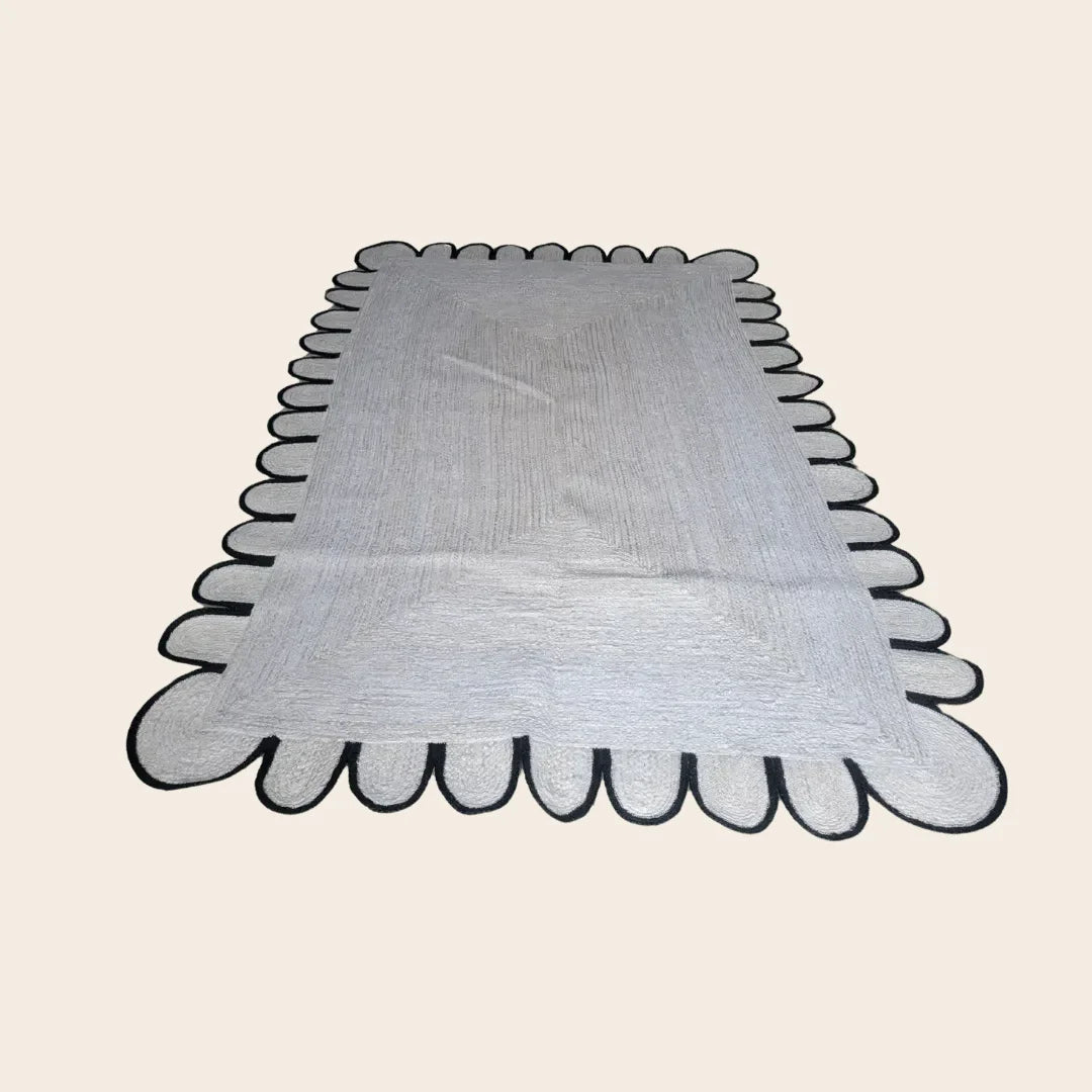 Black and White Scallop Jute Rug