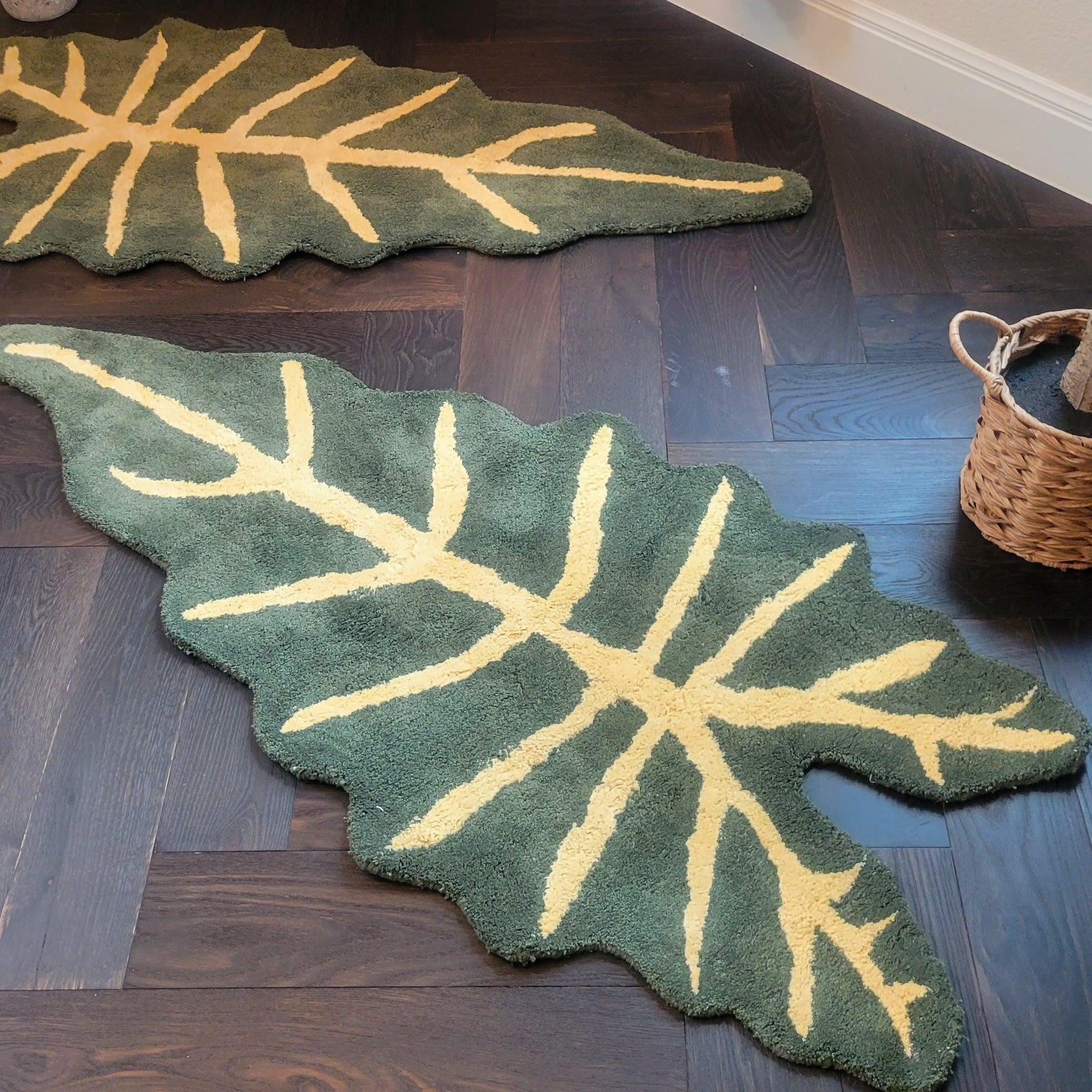 Dark Green Leaf Accent Cotton Rug