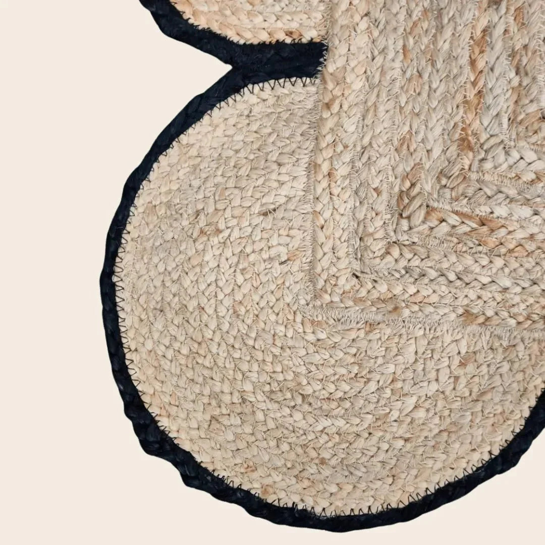 Handmade Black Trim Scalloped Jute Rug