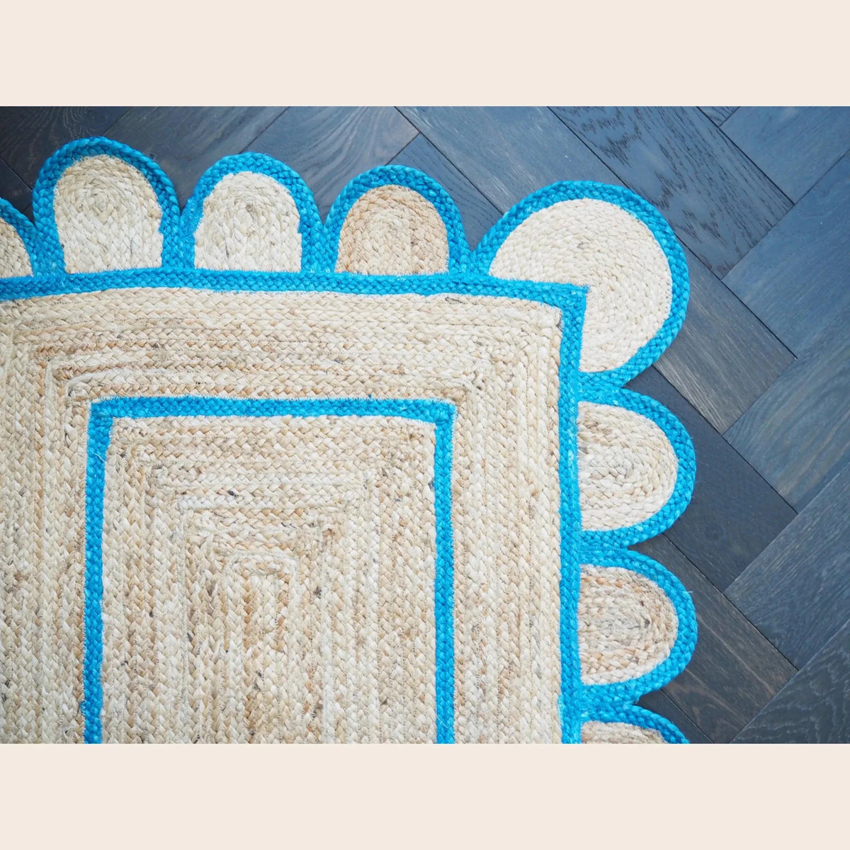 Handmade Blue Mini Scalloped Jute Rug