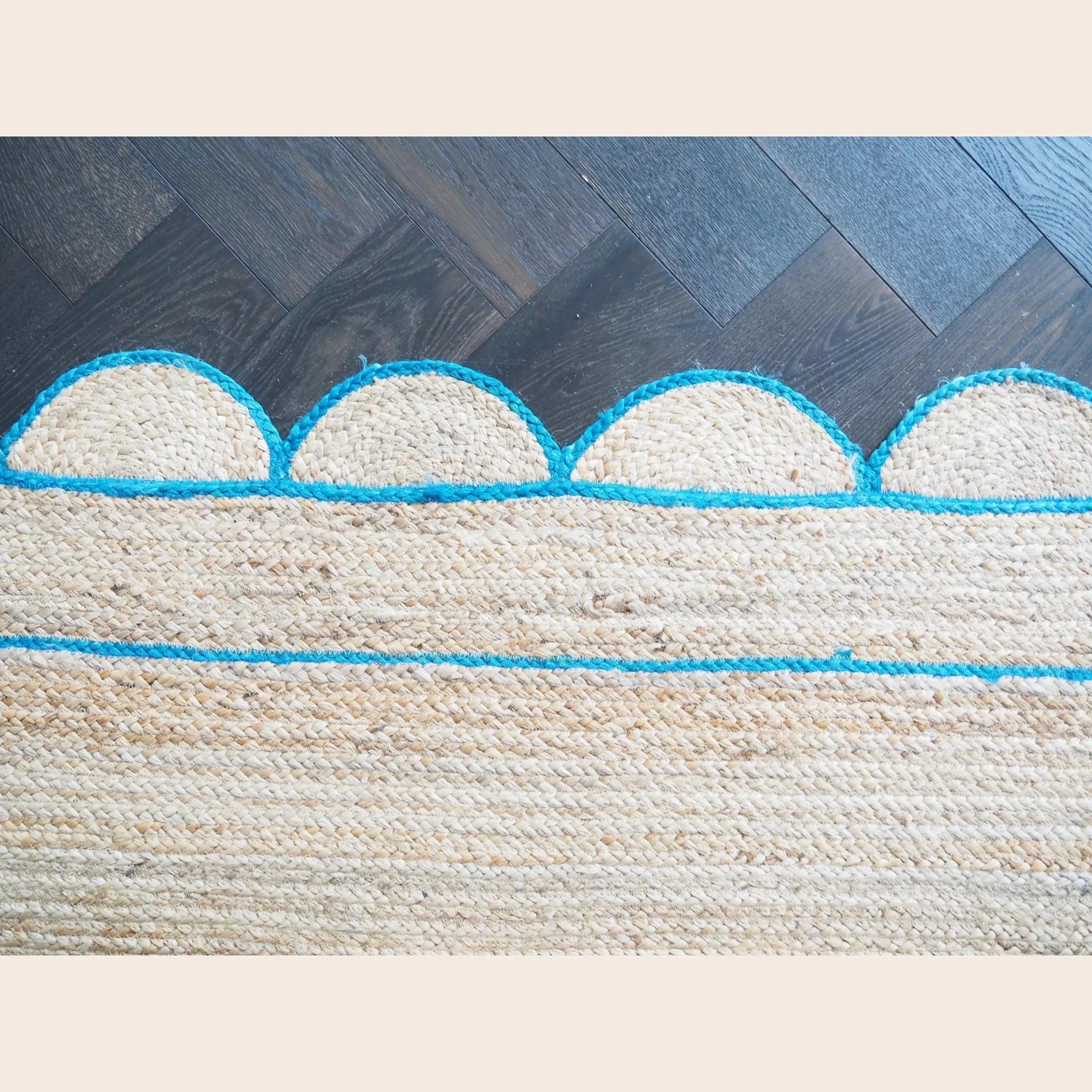 Handmade Blue Mini Scalloped Jute Rug