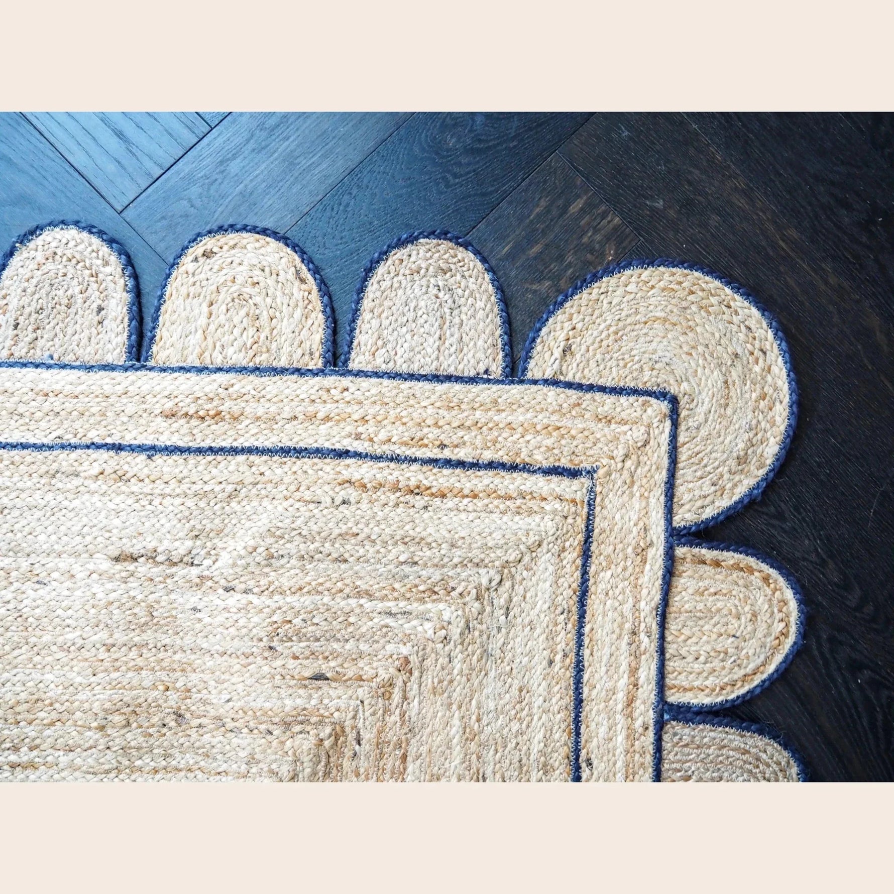 Handmade Navy Blue Scalloped Jute Rug