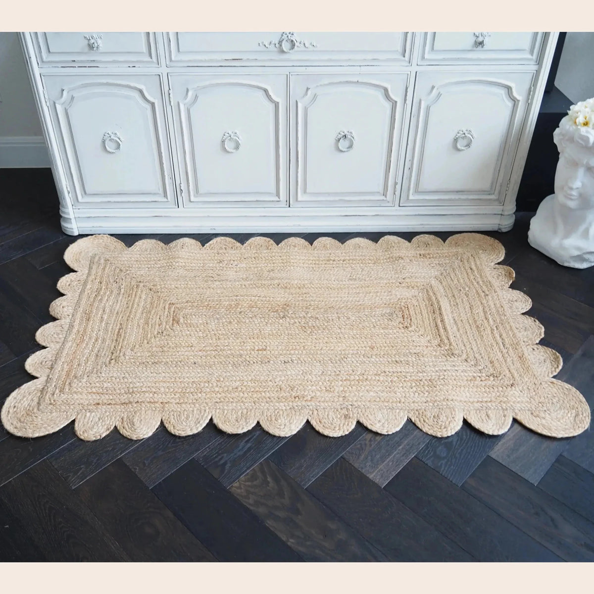 Handmade Scalloped Jute Rug - Natural White