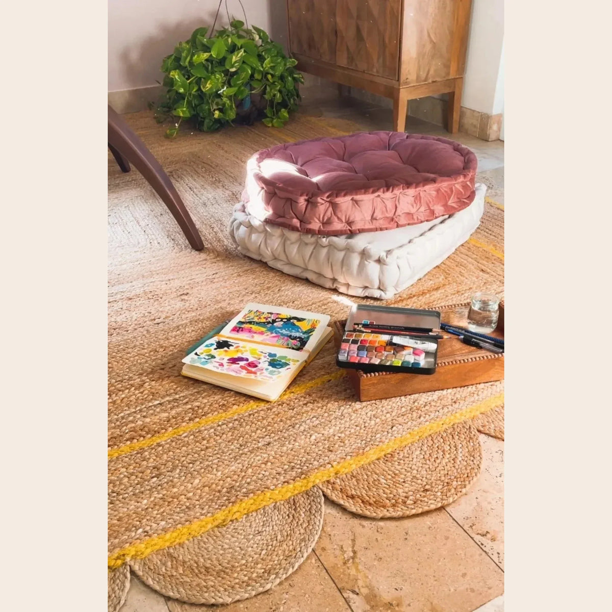 Handmade Yellow Trim Scalloped Jute Rug