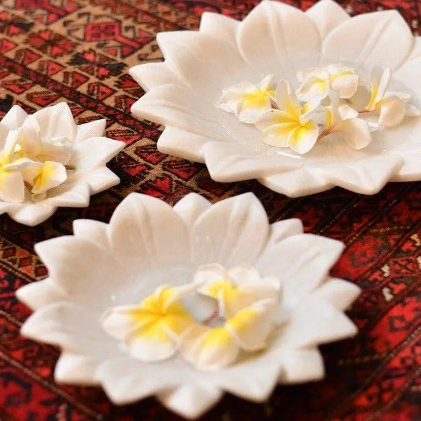 HOME COUTURE COLLECTIVE Marble Sunflower Shaped Bowls - Set of 3