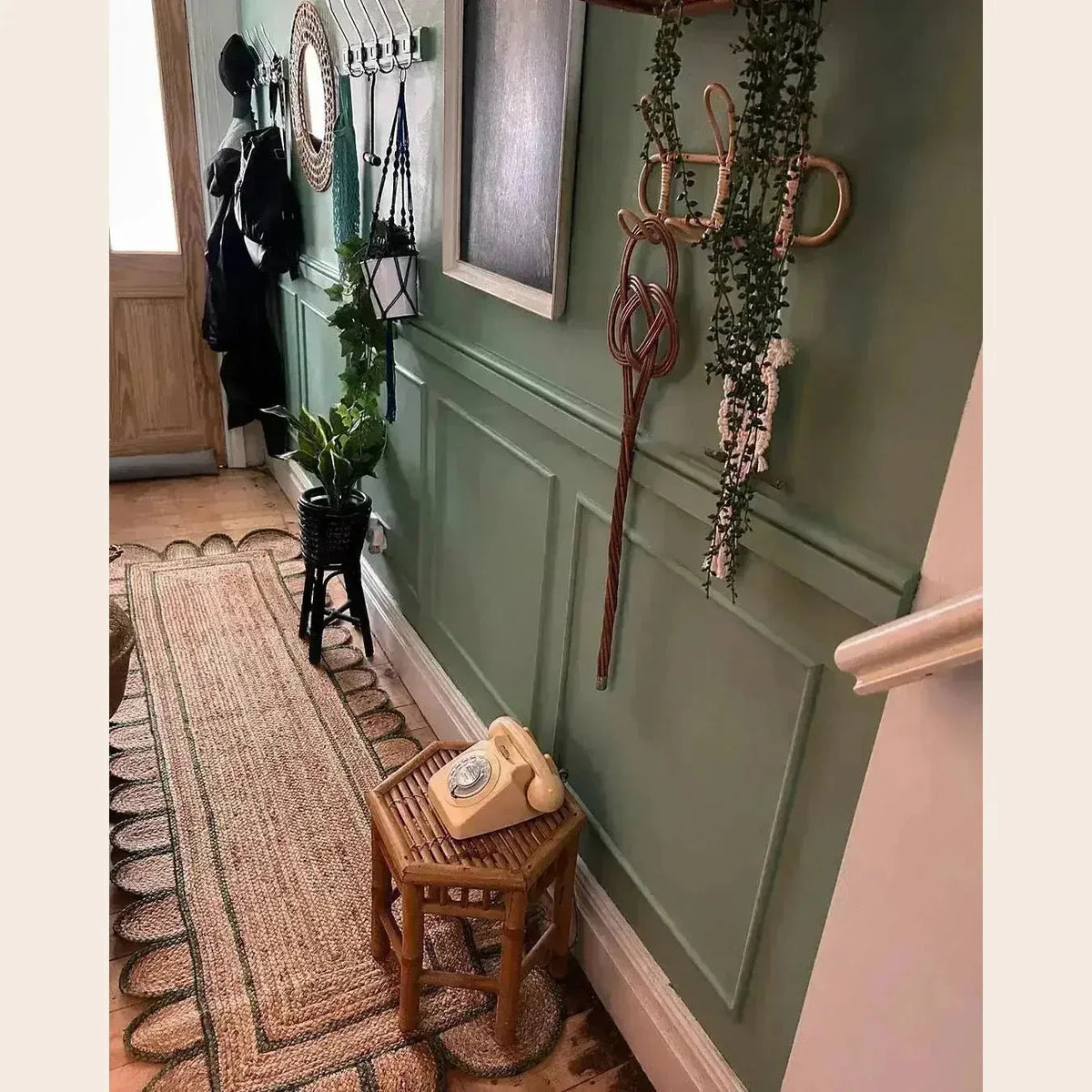 Handmade Scalloped Border Jute Rug - Black Trim - 1001 KNOTS