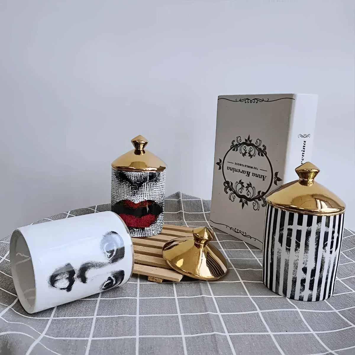 Red Lip Ceramic Aromatherapy Candle Jar with Gold Lid