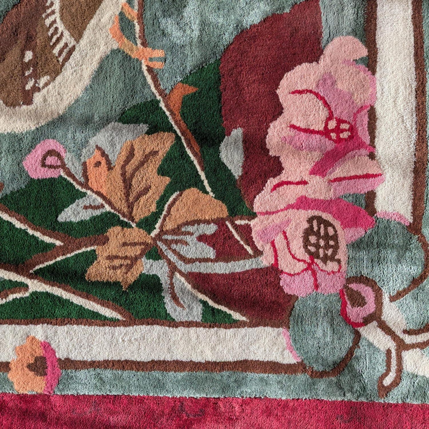 Luxury Regal Aviary Frame hand tufted area rug 7 x 9 ft for modern and classic interiors