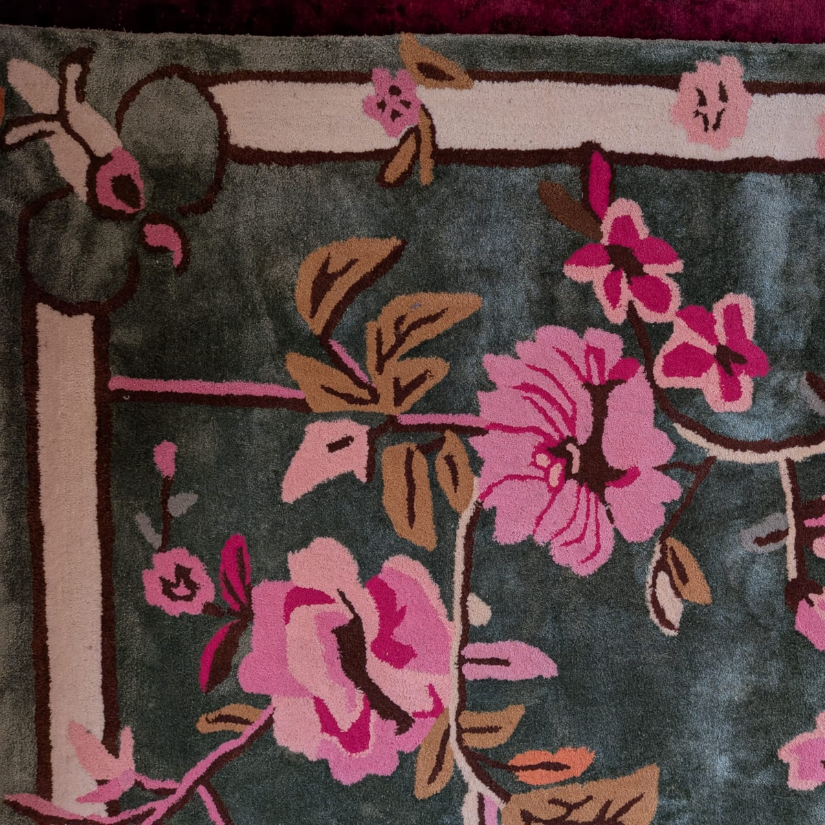 Luxury Regal Aviary Frame hand tufted area rug 7 x 9 ft for modern and classic interiors