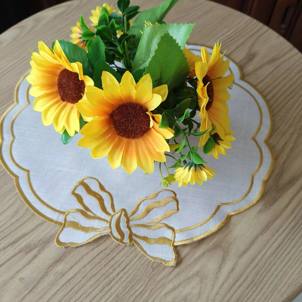 The Gold Scallop Placemat