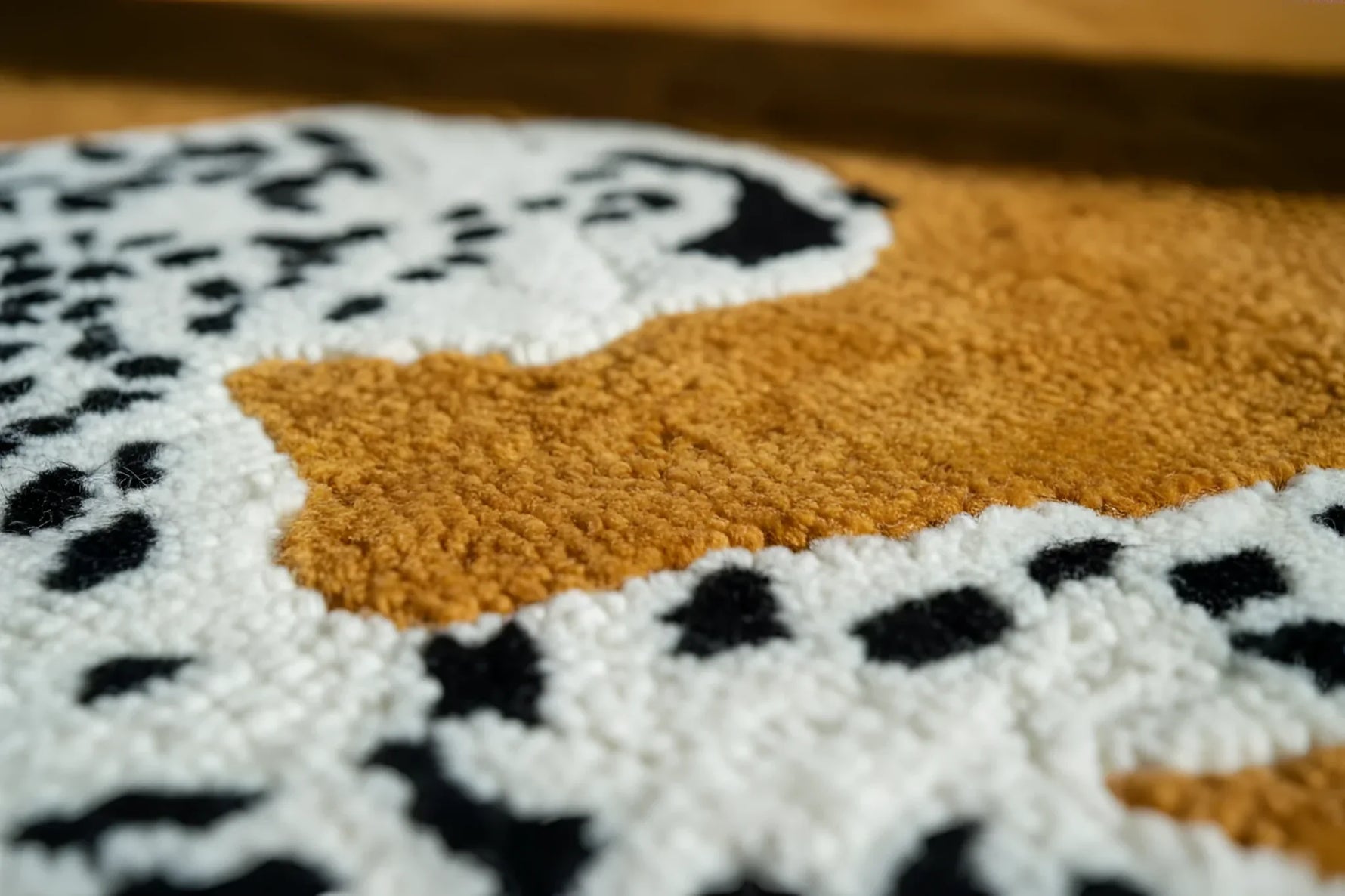 Walking Wild Cat Leopard on Silk Road Hand Tufted Wool Rug - Gold Lush Brown