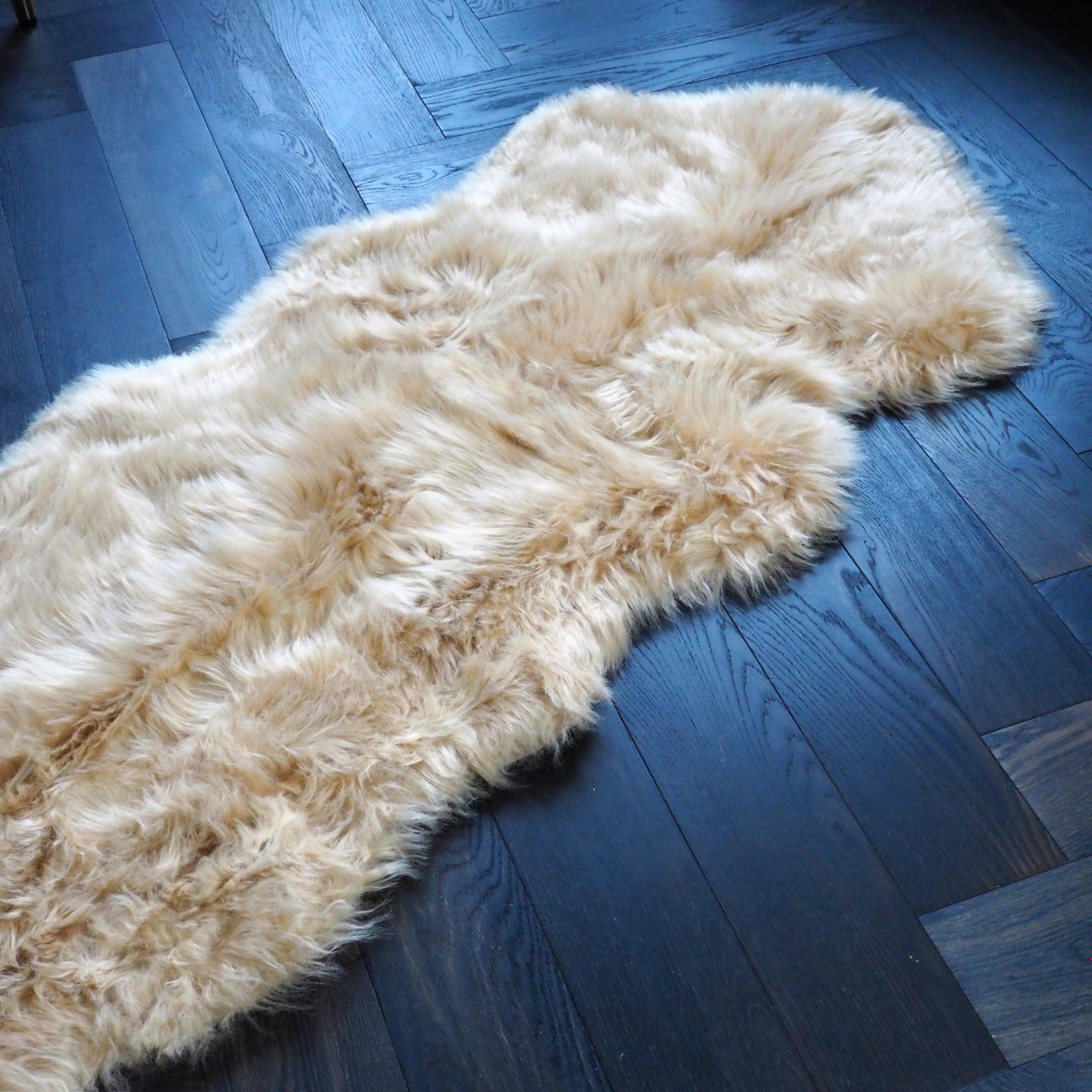 2' x 6' Animal Shape Artificial Wool Faux Fur Rug, White with Brown Tip