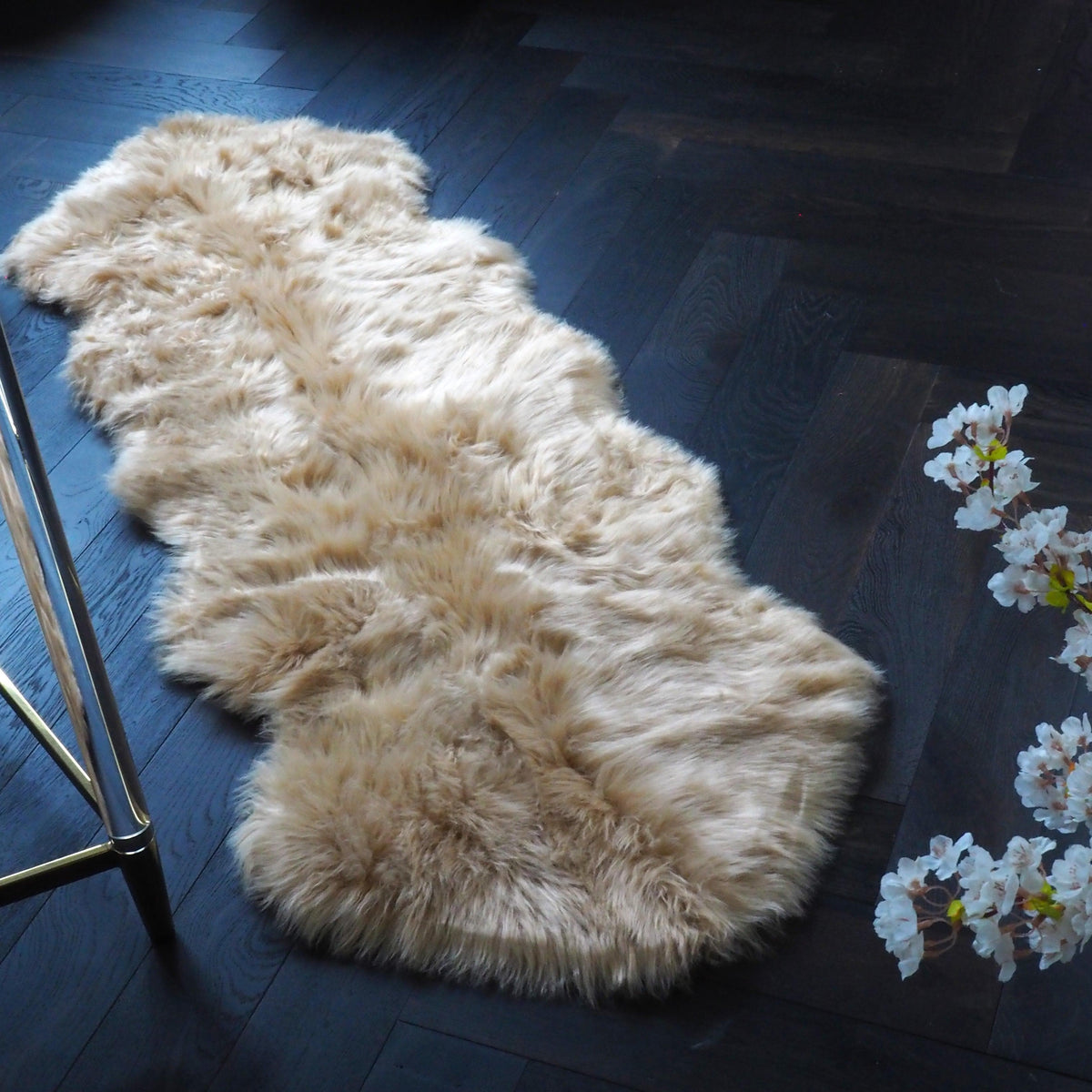 2' x 6' Animal Shape Artificial Wool Faux Fur Rug, White with Brown Tip