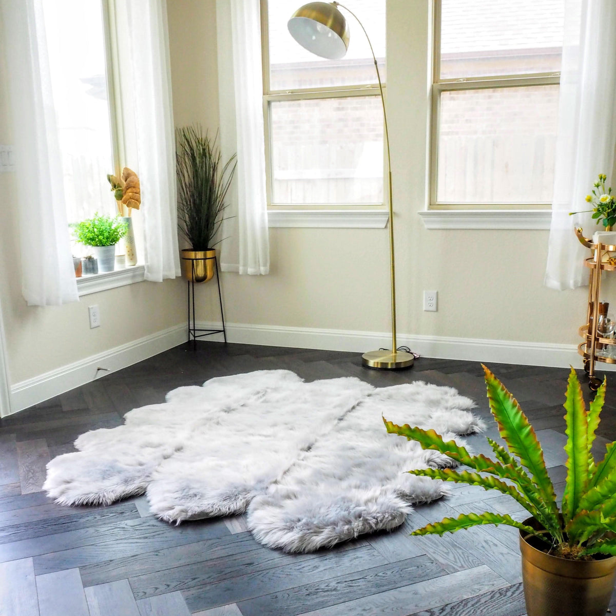 6' x 6' Animal Shape Artificial Wool Faux Fur Rug