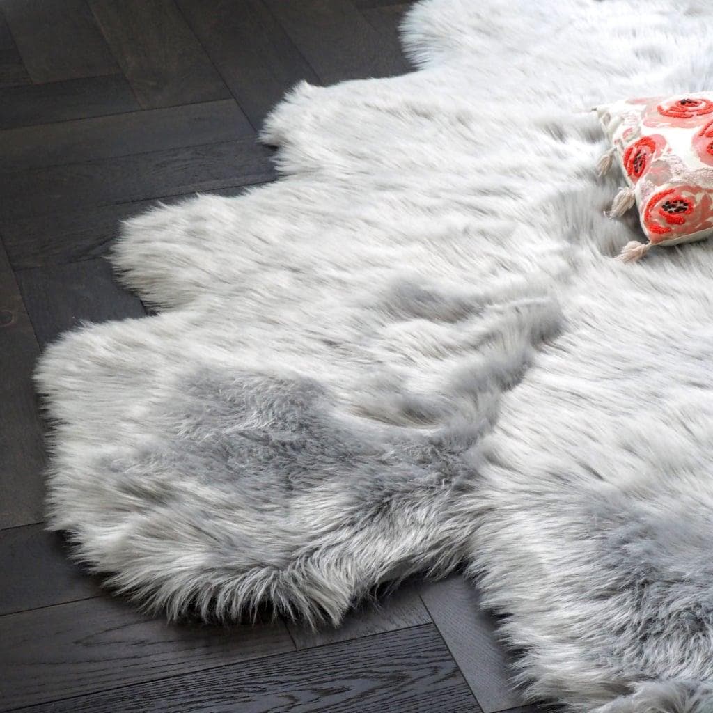 6' x 6' Animal Shape Artificial Wool Faux Fur Rug