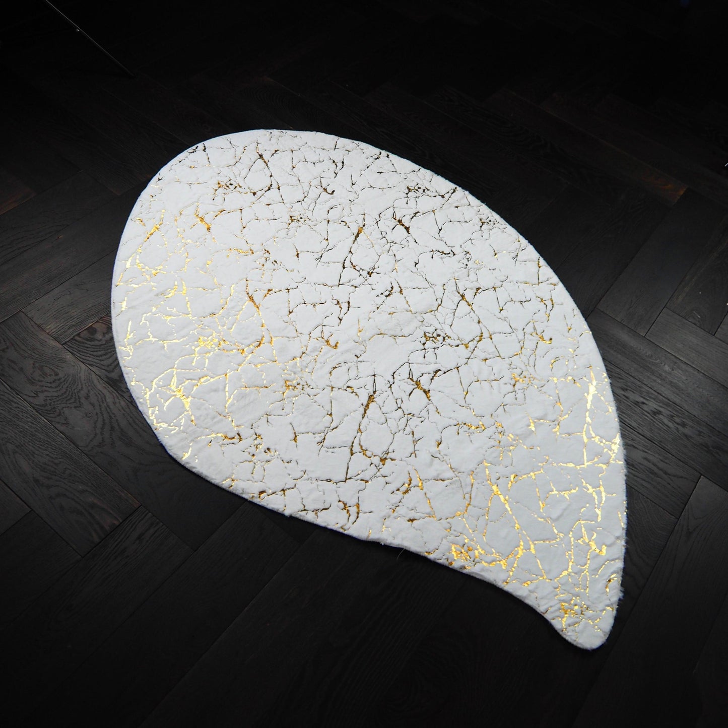 Abstract Gold Gilded Tear Drop Accent Mat - MAIA HOMES