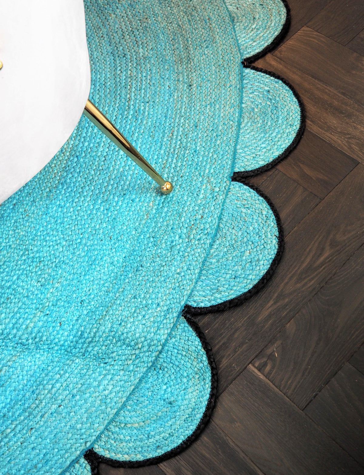 Blue Scalloped Round Jute Rug