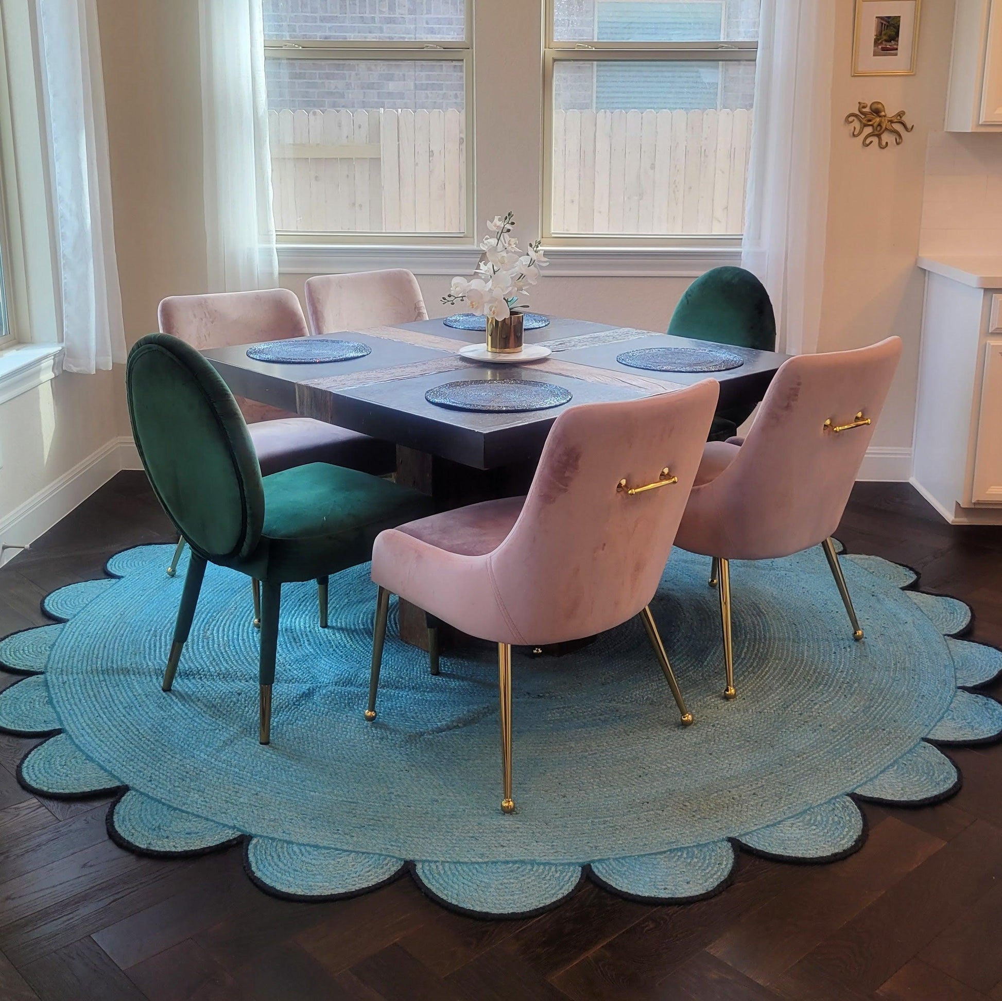 Blue Scalloped Round Jute Rug