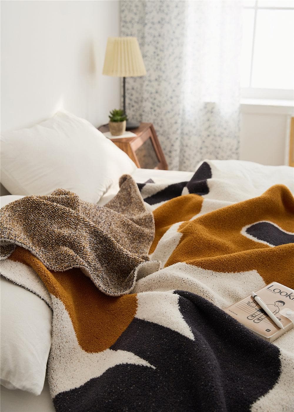 Brown Flowers Soft Microfiber Knitted Throw Blanket - MAIA HOMES