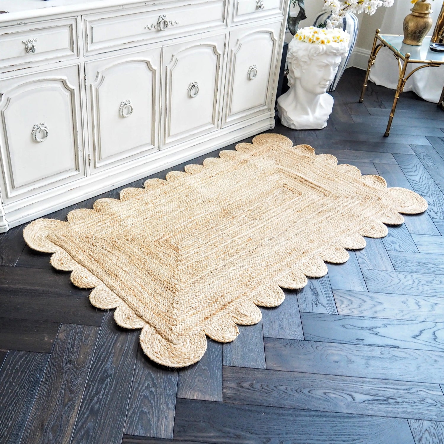 Handmade Scalloped Jute Rug - Natural White