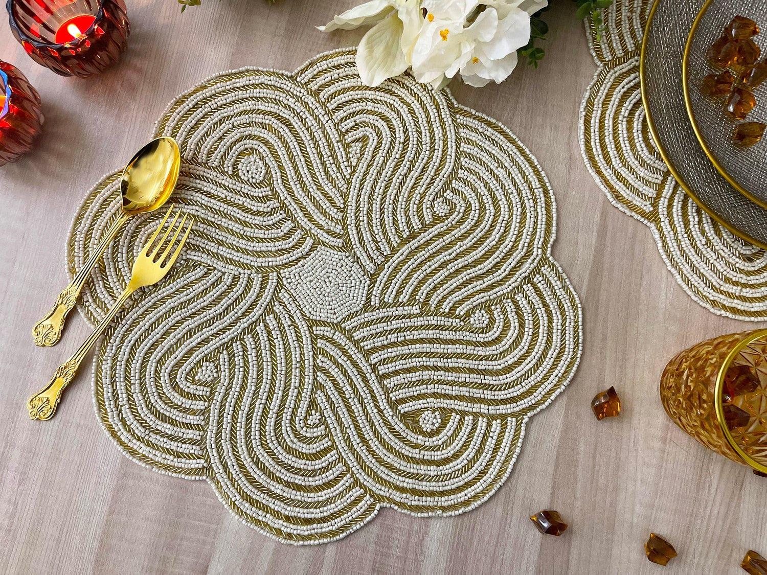 Intertwined Scallop Round Beaded Placemat - Gold/White Set of 6