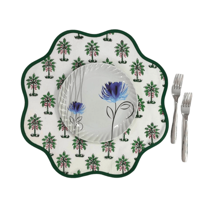 Scalloped Palm Tree Round Placemats