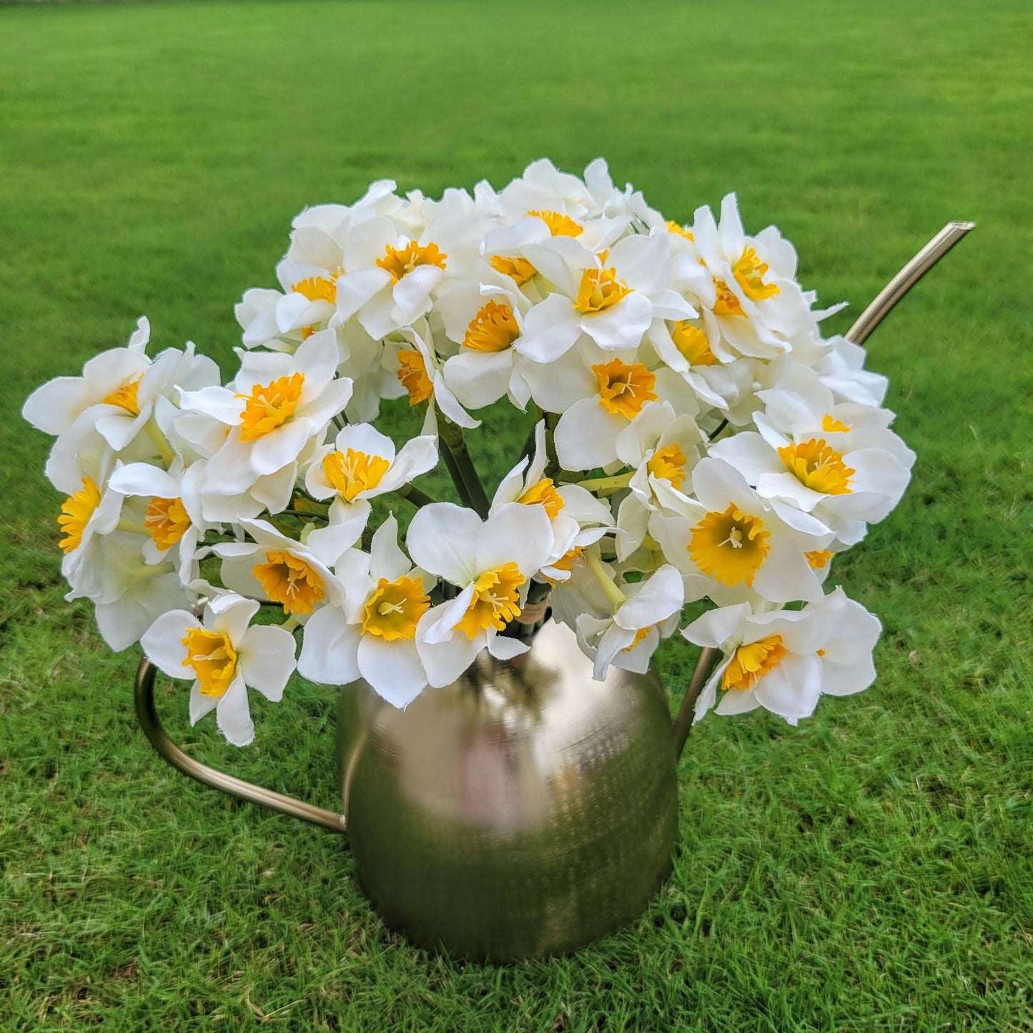 White Artificial Daffodils Flowers - MAIA HOMES